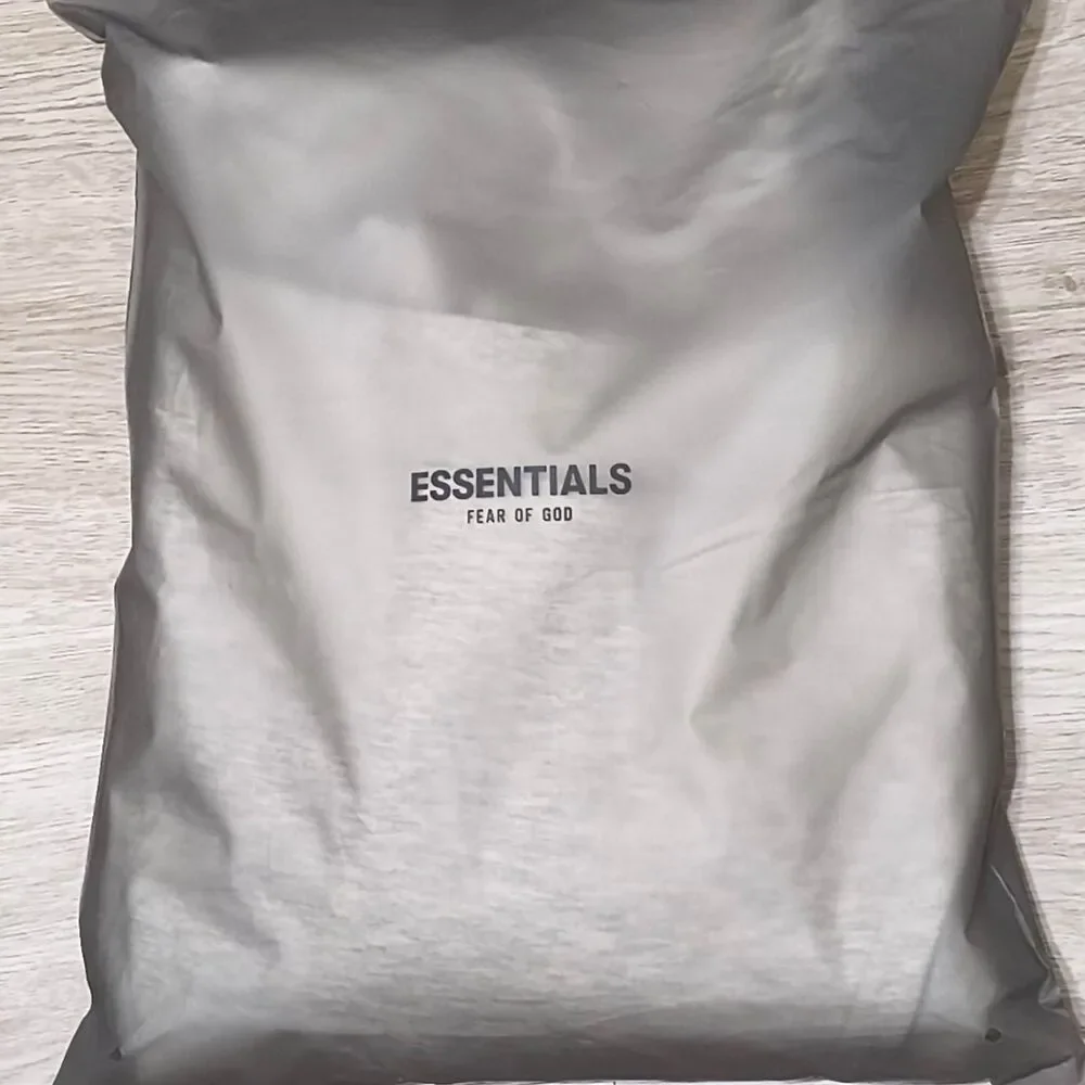 Fear of God ESSENTIALS Hoodie – Light Oatmeal | Size L | New with Tags - Picture 7 of 8